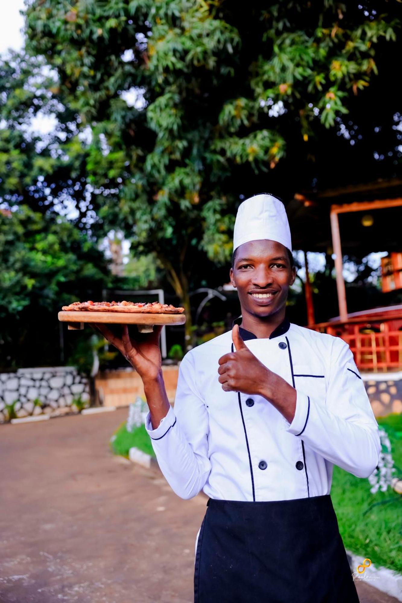 Golden Court Hotel Kampala Bagian luar foto